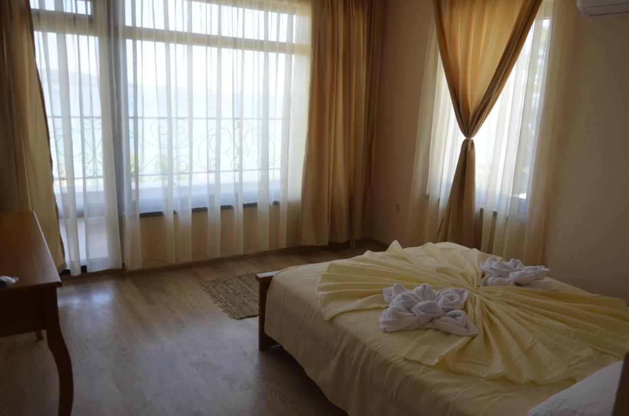 Ashram Hotel Primorsko Exterior foto