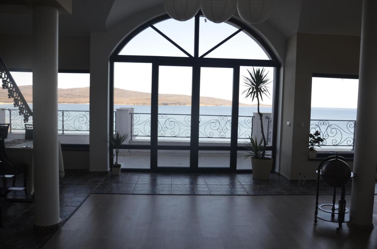 Ashram Hotel Primorsko Exterior foto